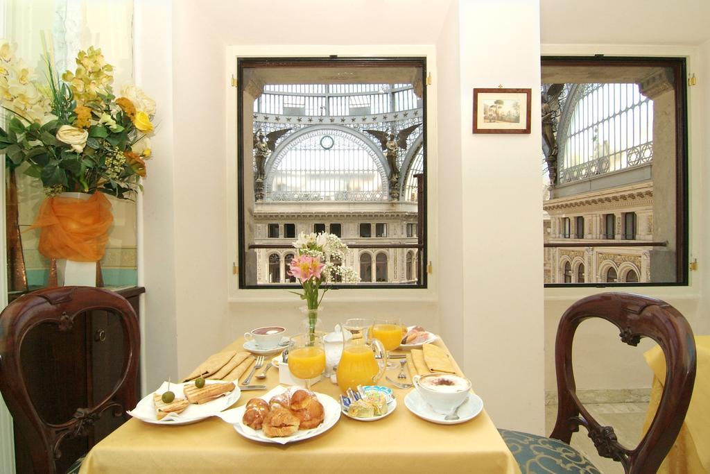 Hotel Art Resort Galleria Umberto Napoli Bagian luar foto