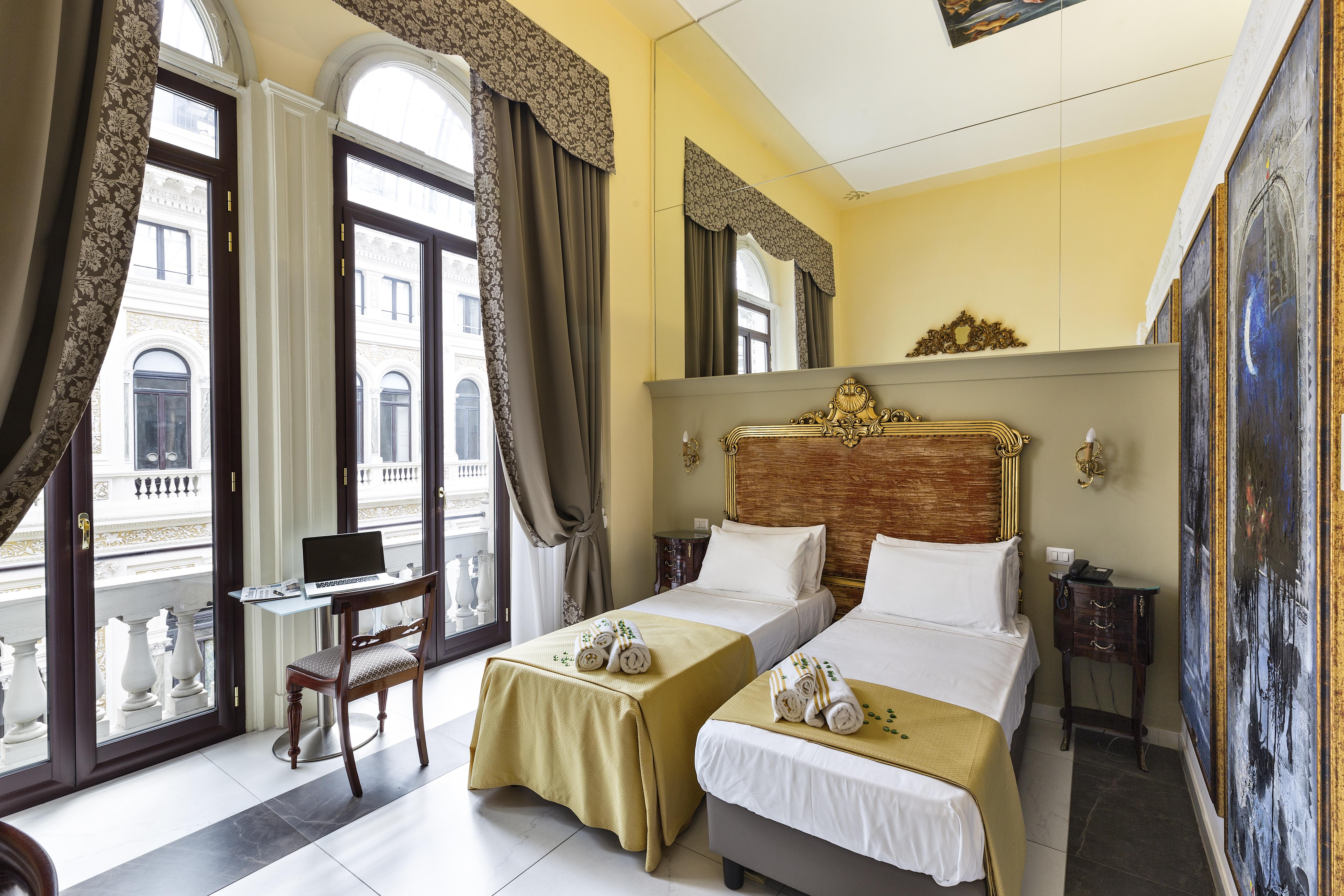 Hotel Art Resort Galleria Umberto Napoli Bagian luar foto