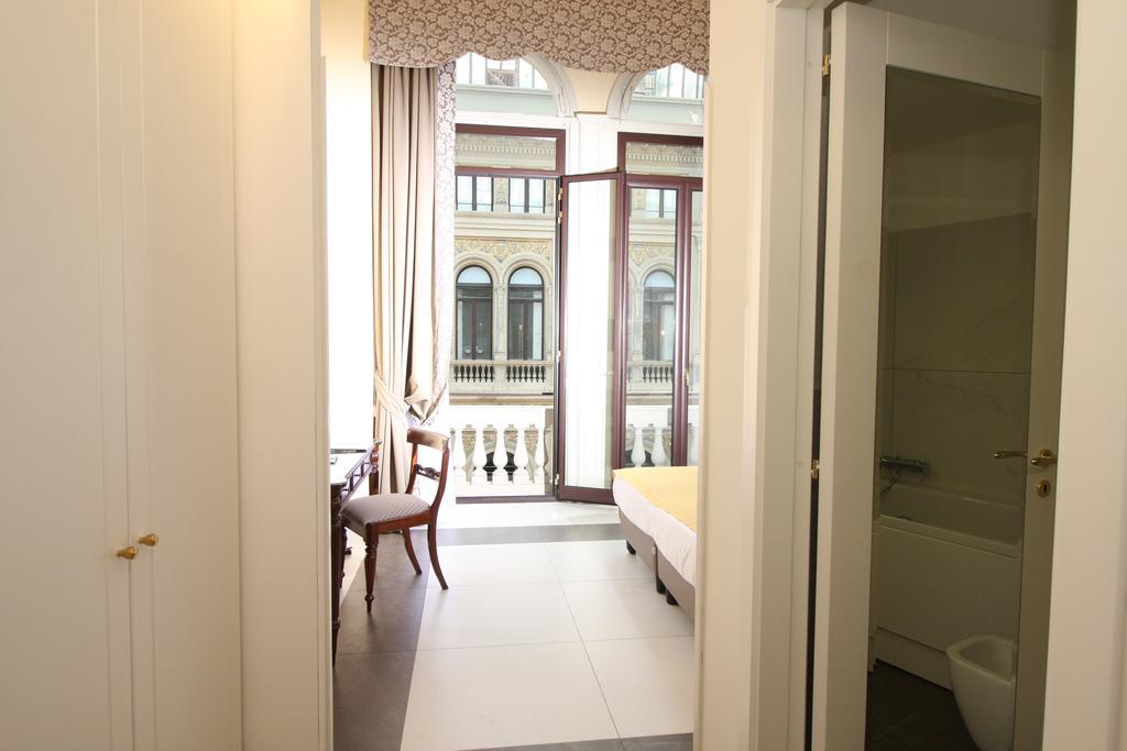 Hotel Art Resort Galleria Umberto Napoli Bagian luar foto