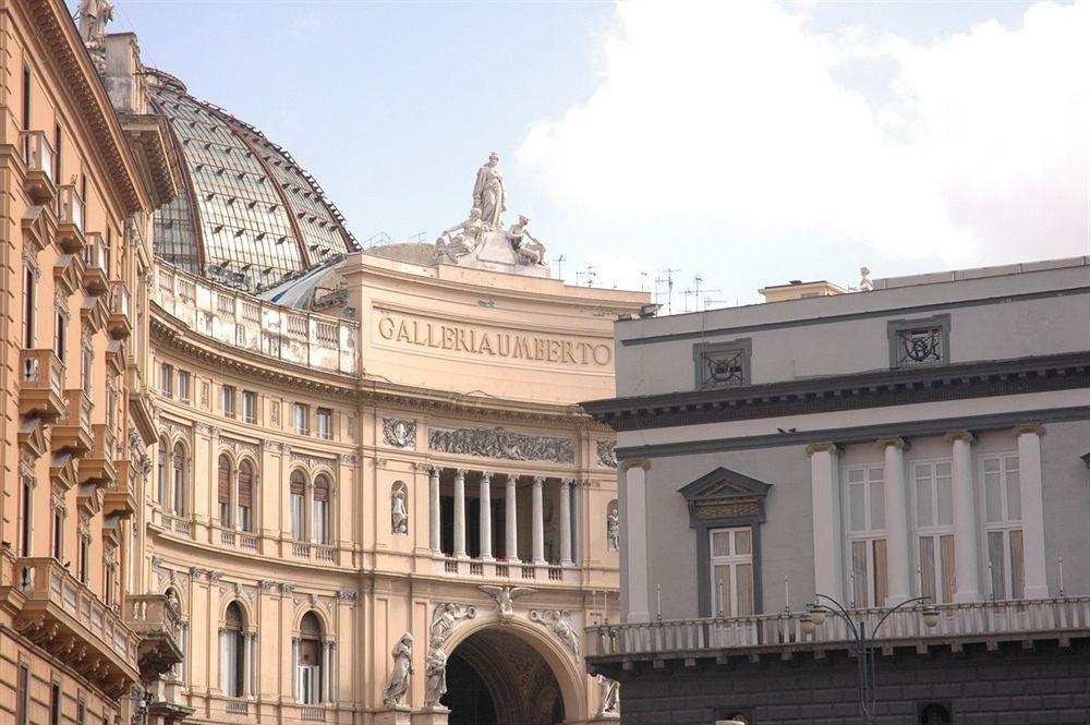 Hotel Art Resort Galleria Umberto Napoli Bagian luar foto